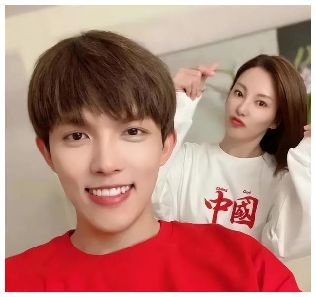 张雨绮|张雨绮带龙凤胎用餐，饭后将俩娃给保姆照顾，自己跟疑似新欢离开