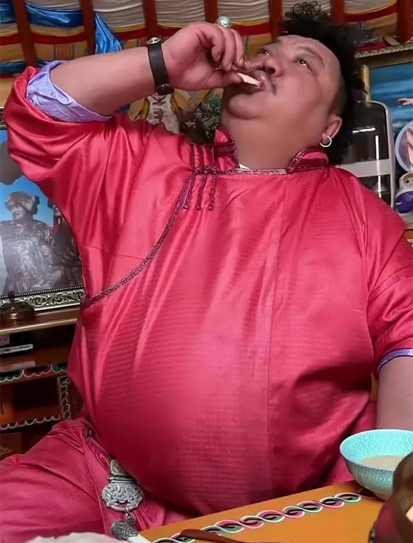 猎魔人|恩克脸上的“黑斑”越来越多了,醒醒吧,别再吃了!