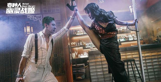 龙女郎|龙女郎新片上映,海报大长腿,打斗大长腿,凭腿取胜,浓郁网络风