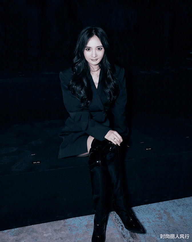 西装|秋天西装这么穿更有时尚感，既能满足通勤需求，还能藏肉让你显瘦