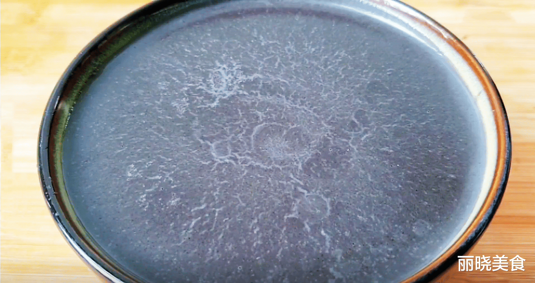 衰老|秋季怎么吃?建议女生:吃“2黑2白1红”,滋阴润燥,吃对巧养生