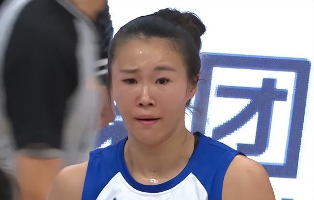 李缘杨衡瑜尽心尽力，山东女篮惜败上海，老将黄靖大放异彩