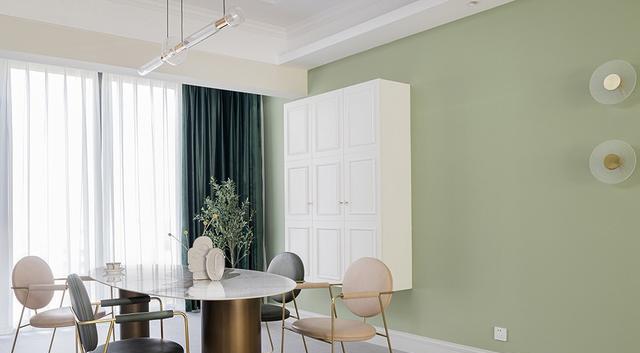 装餐边柜,传统落地式看不上了,悬空50公分,壁挂红砖墙上,省地