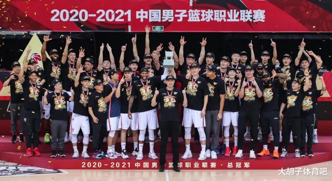|杜锋失算了！CBA官宣意外决定，广东宏远4连冠遭重创，杨鸣好机会