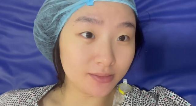 脐带|嫁非洲老公的网红周周产女，大15岁老公亲剪脐带，女儿皮肤粉白