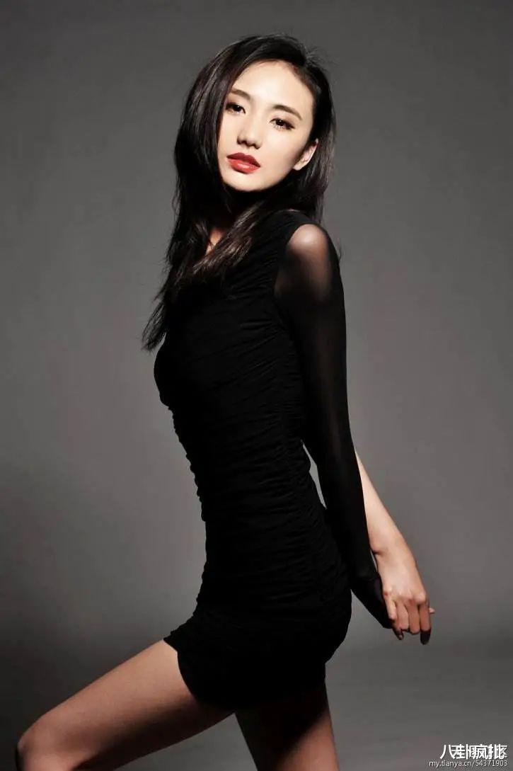 李亚鹏|李亚鹏再当爹！女友小他19岁，傲人身材，模特总冠军！