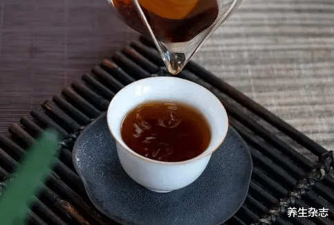 血糖|糖尿病患者不能喝浓茶?医生:不想血糖飙升,2种“升糖水”少碰