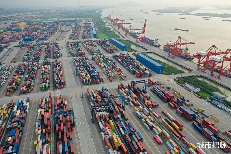 看了镇江和畅洲水道才知,南京港为何无法接纳10万吨级以上船舶