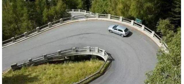 新手司机判断车辆四周距离的方法，避免发生剐蹭