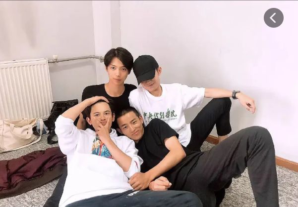 话剧|话剧院回应易烊千玺考编，不存在因人设岗萝卜招聘，网友却不买账