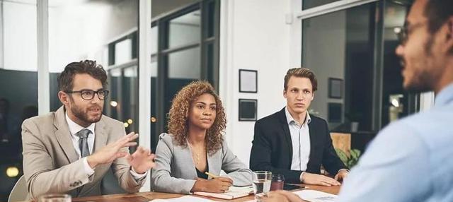 hr|你捡了10万块,失主却说少3万,怎么办?面试者的回答相当精彩