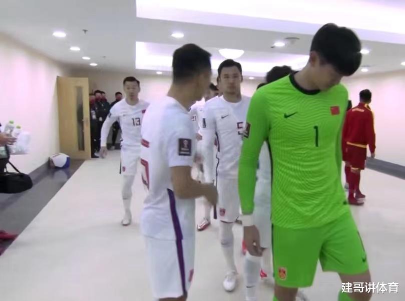 中超|效仿恒大！4大国脚镇守后防！鲁能提前缴械！中超冠军没有悬念