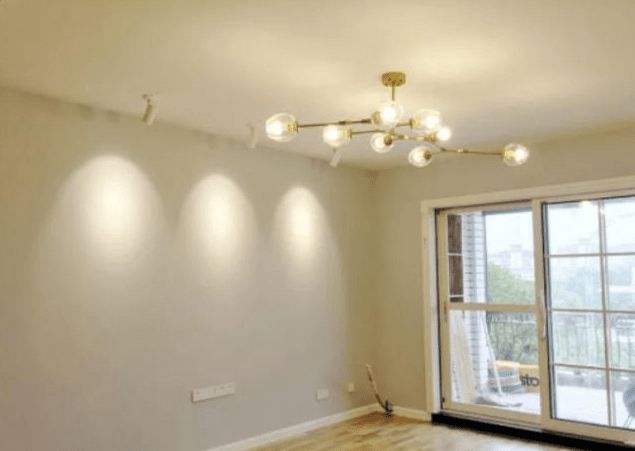 夫妻两买没人要的顶楼,装修完露台变空中花园,邻居都羡慕!