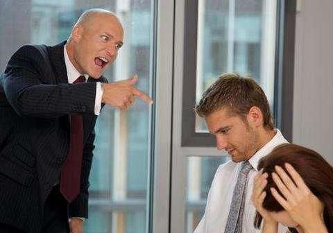 |这样的人怎么能做领导呢？出问题是分分钟的事啊！