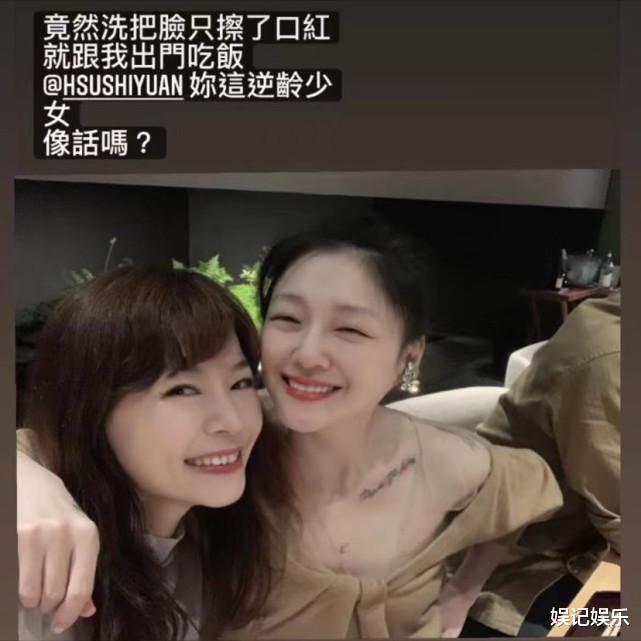 |大S首晒夫妻聚餐照，秀老公同款纹身撒糖，新婚后状态回春超少女