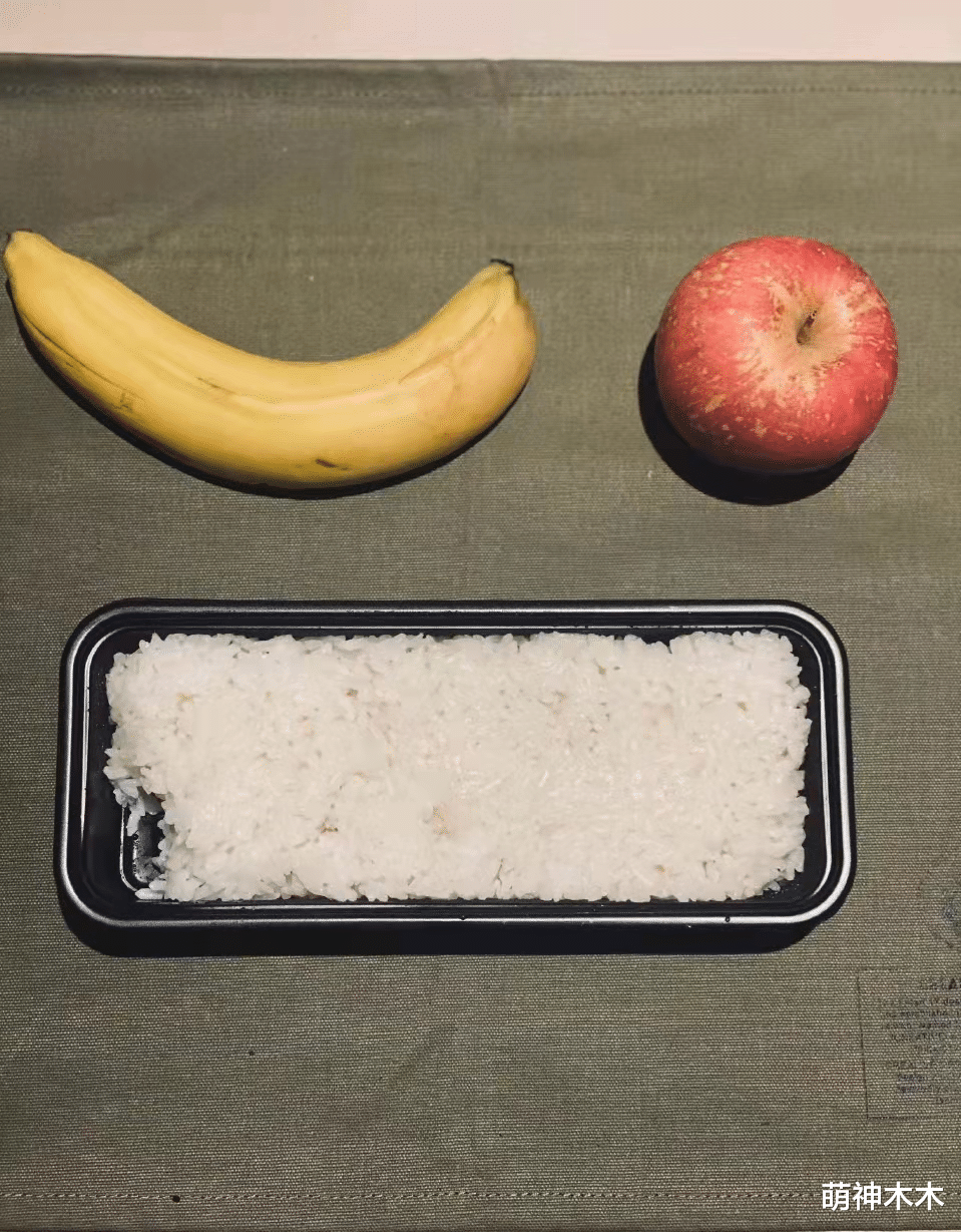 肖战|明星年夜饭来了！肖战下厨荤素搭配，关晓彤丰盛，颖儿晒春晚伙食