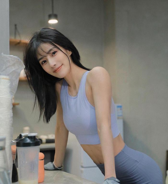 长腿 清纯性感风运动美女，长腿短发气场很强