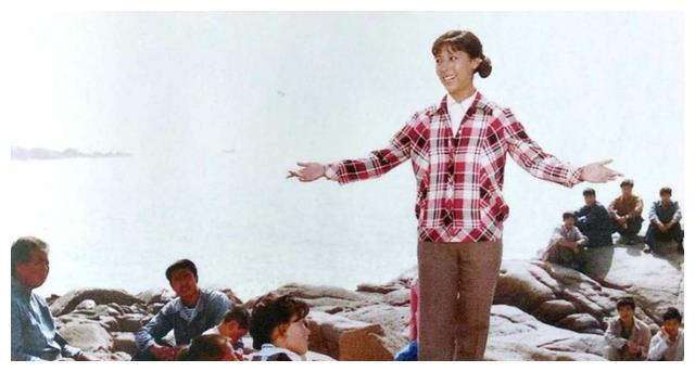 关牧村|王星军不婚不育，关牧村携子嫁高官，离婚32年后夫妻差距一目了然