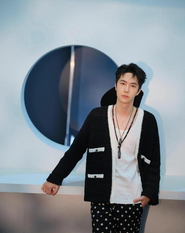 王一博|王一博营业太多忙坏粉丝,宣发博就没停过,网友:被幸福砸懵了吧