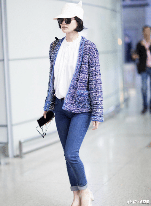 刘诗诗|“鸭脖子”的紧身牛仔裤搭配兔耳帽,刘诗诗重现少女光华!