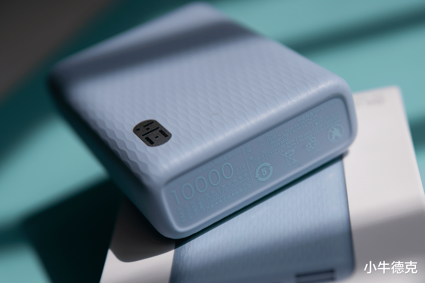 移动电源|巴掌大小,一手掌握,可一次充三台设备的高颜值移动电源