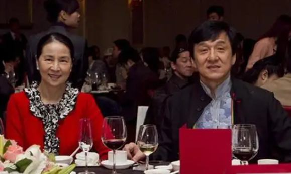 成龙|成龙曾无数次想离婚,林凤娇究竟有多能忍?才换来与成龙长相厮守