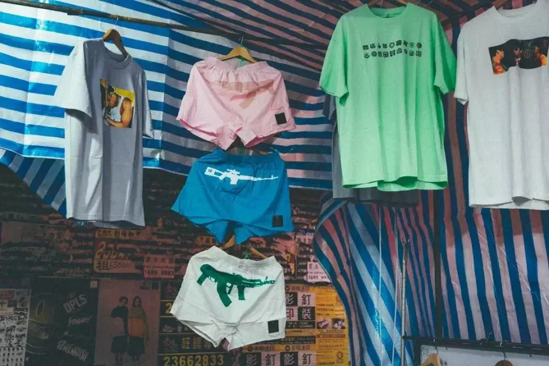 潮流丨在地摊里买到“大牌”，别怀疑是假的