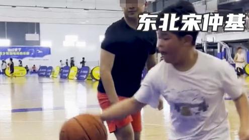 沙溢 沙溢带儿子打球减肥！11岁安吉胖得看不到脖子，大汗淋漓走路费劲