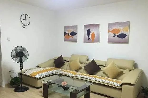 新家装修没吊顶、刷白墙，花了8万块钱，被朋友圈疯狂转发赞爆了