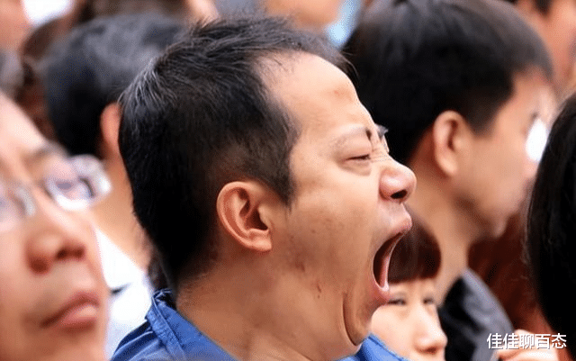 男子因2个哈欠惹怒领导,令待岗18年,每月仅发200元