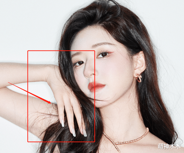 赵露思|赵露思戴18万珠宝上时尚杂志,和生图差别大,精修照撞脸鞠婧祎