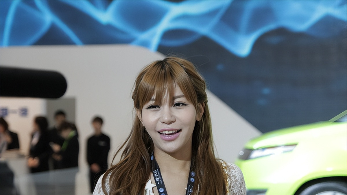 拜金女|“拜金女”马诺，宁坐宝马车哭，不坐单车笑，后来嫁入豪门了吗？