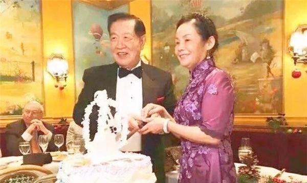 黄昏恋|李昌钰的黄昏恋：81岁娶小18岁妻子，女粉丝用一年陪伴转正成妻子