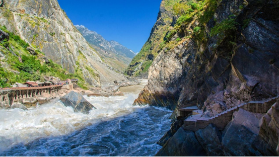 三亚|高差3900米！云南“世界最深峡谷之一”，心惊肉跳的旅途，你经历过吗？