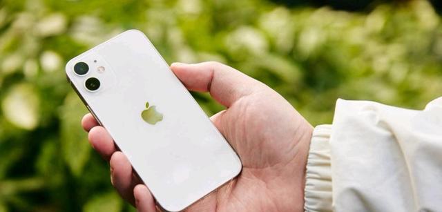 Java|被严重低估的四款手机,价格已经降到“冰点”,精湛卓越,寿命持久