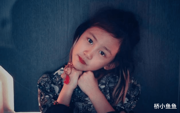 面霜 孙莉教育方式惹争议，给二女儿染发烫头毫不顾忌，大女儿也中招