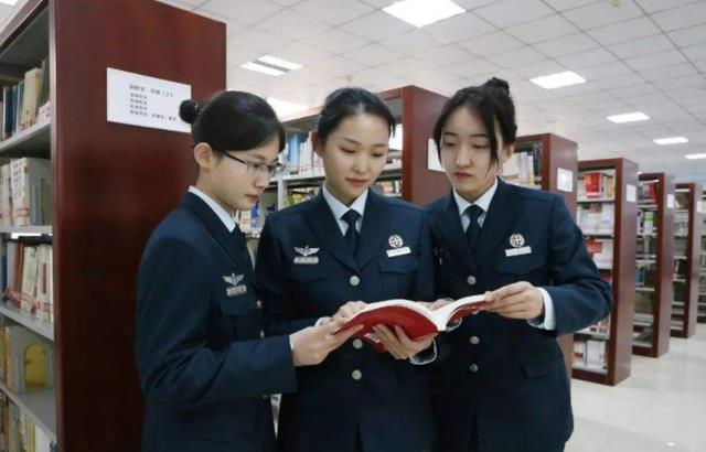 文职|军队文职招聘遇冷，并非是毕业生眼光太高，其背后原因令人无奈！