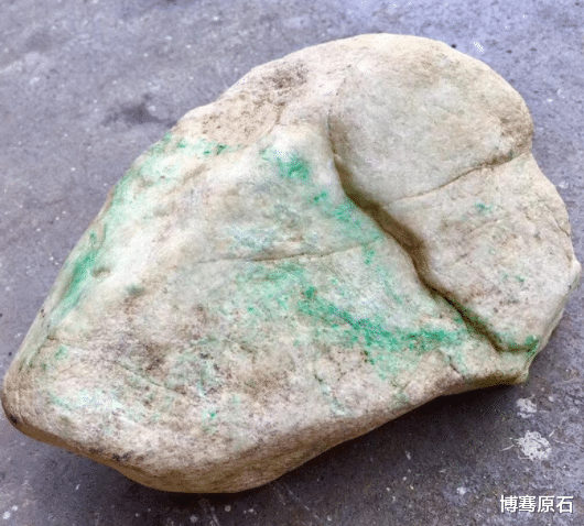 翡翠|“中国赌石第一案”:8000万的翡翠原石秒变“400万”,双方各执己见