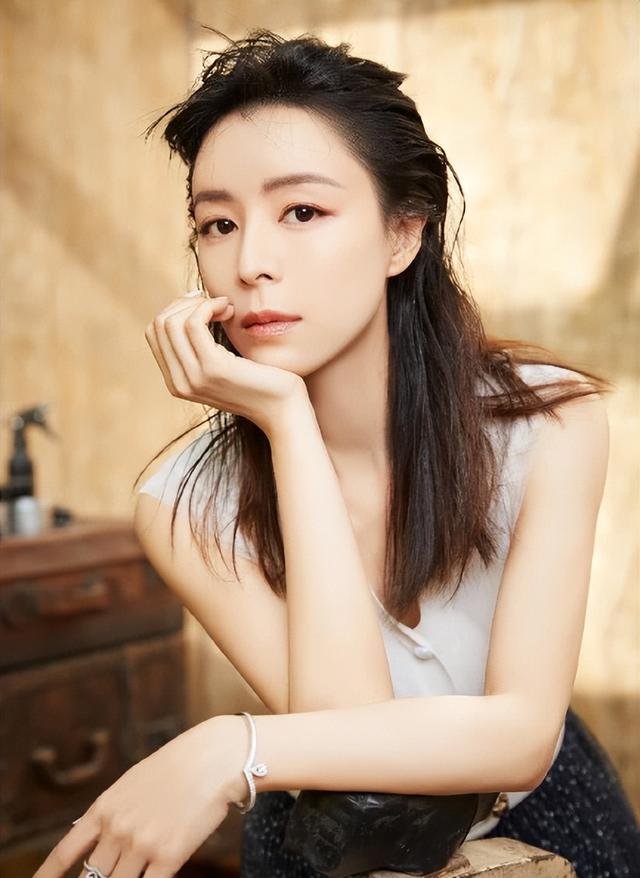 柳岩|大龄未婚6位女星：多人情史复杂，有人至今58岁单身！