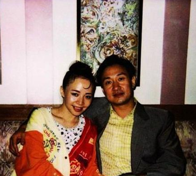 宋丹丹|宋丹丹儿子巴图：在父母离异的阴影中长大，27岁结婚儿子已满3岁