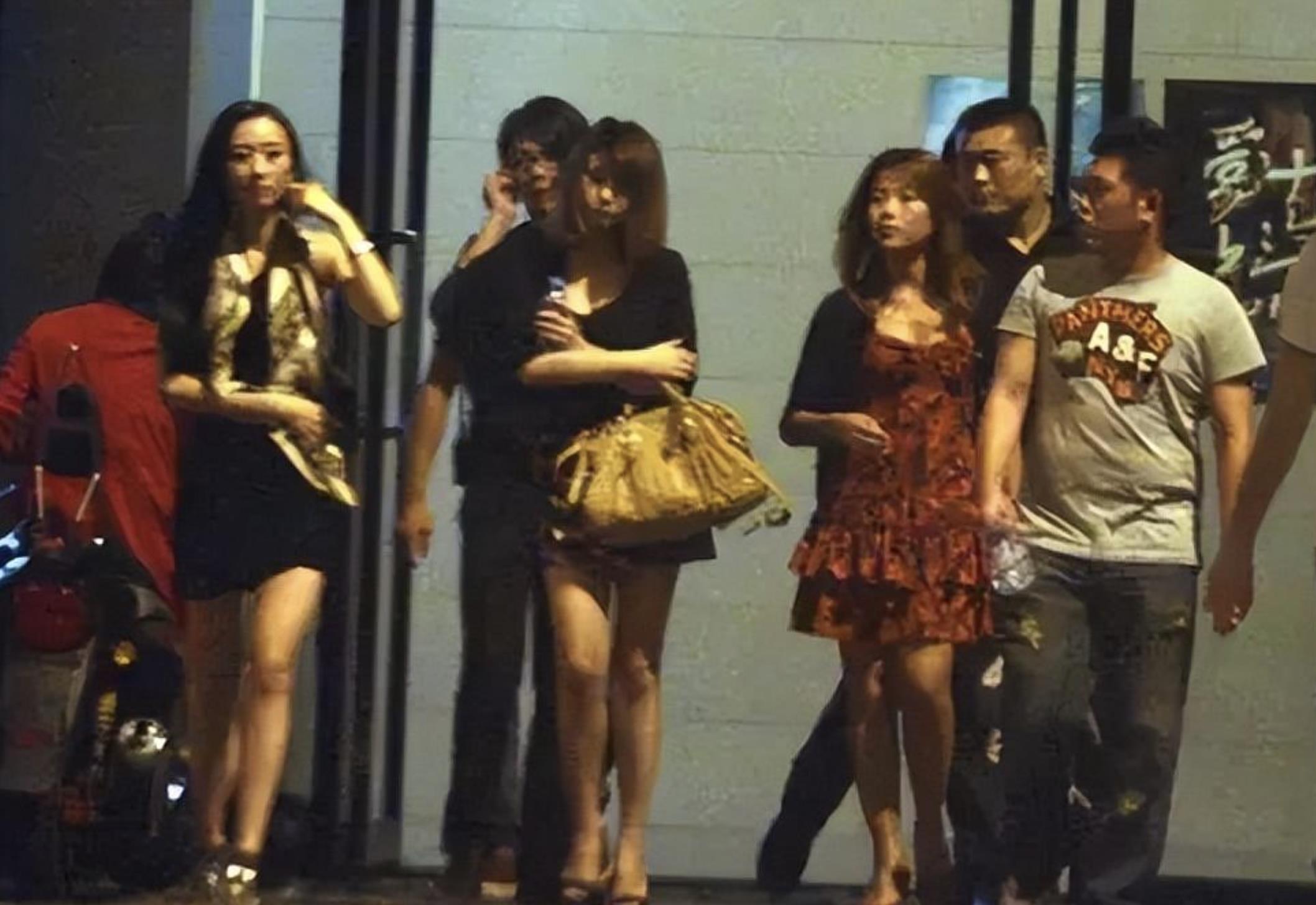 王浩信|娱圈10位超级渣男，有人和女友要分手费，有人把原配逼得出家