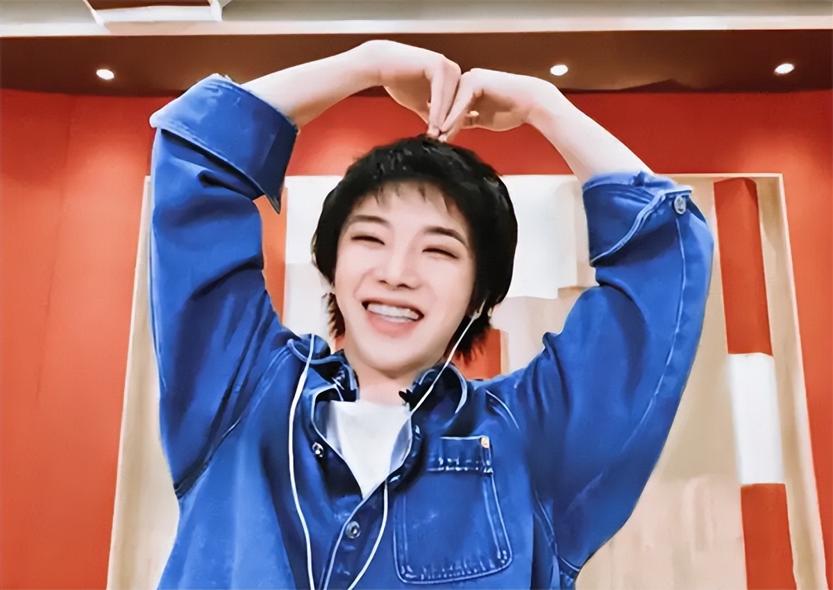 Angelababy|《萌探》辟谣现场:杨颖称假吃是导演安排,华晨宇解释唱歌像做法