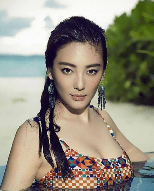 张雨绮|张雨绮10年前照片被扒，网友却感叹：周星驰真是有眼光！