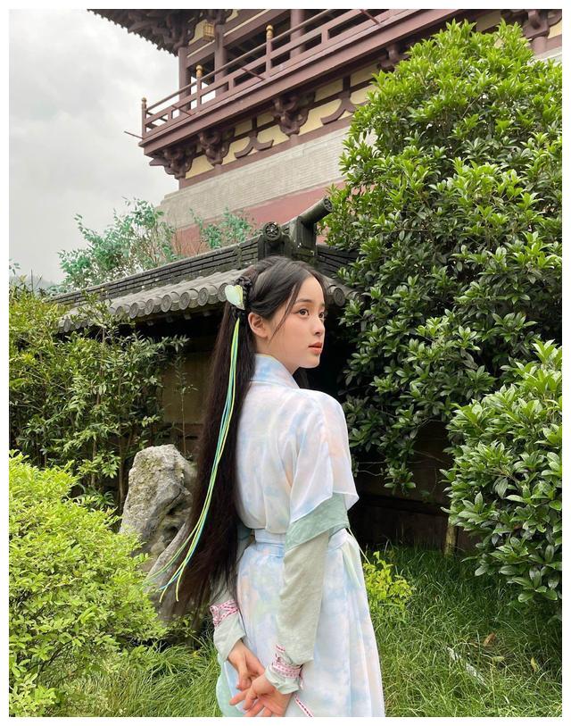 短发 欧阳娜娜扮“赵灵儿”美出圈，网友：让你模仿，没让你超越！