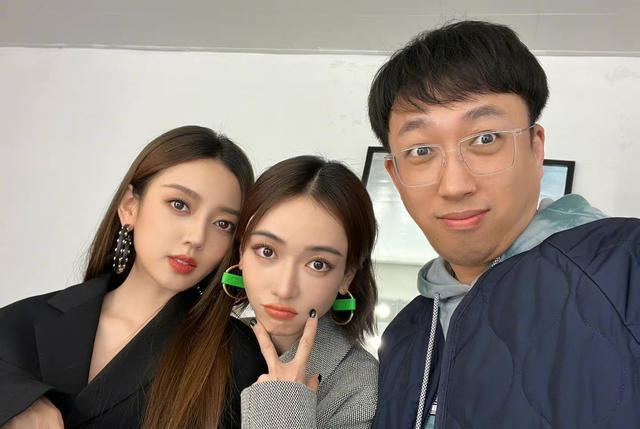 于正|欢娱影视签约新人，于正直言照片选得太丑，像陈晓又像朱一龙