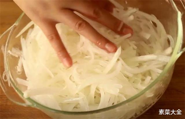 直发 萝卜超好吃的做法,饭店26元一盘,在家3元搞定,常吃减肥又减脂