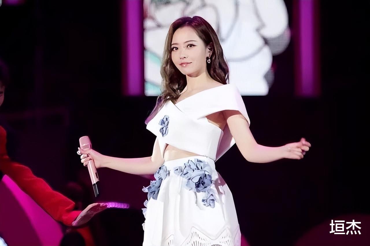 薛景求|被冯珂控制15年，婚礼当天被母亲炮轰，张靓颖还是醒悟的太晚