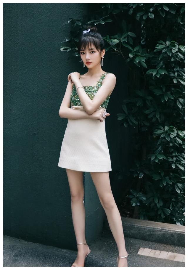 明星|长相与身高不匹配的明星，看脸是一米五甜妹，实际高个儿长腿