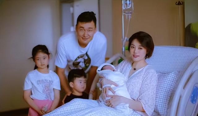 苏伟|CBA苏伟成了笑话！练皮划艇出身他妻子貌若天仙2儿1女生活幸福