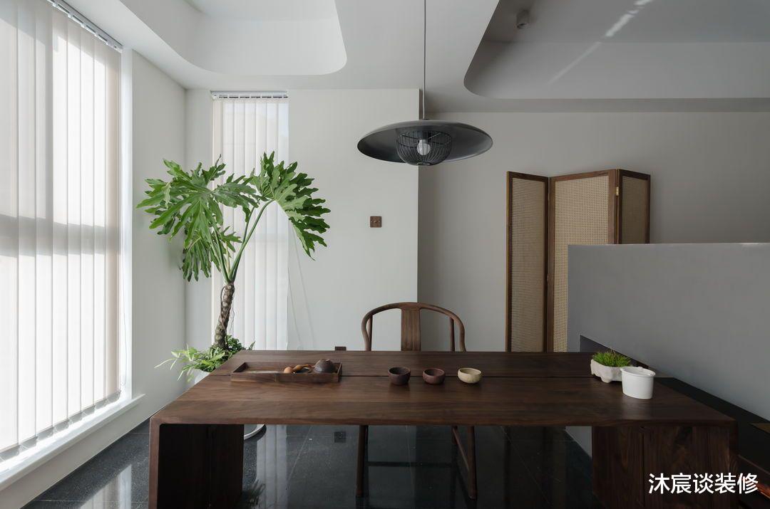 他重新改造132㎡精装房，没门框、没踢脚线，室内却惊艳四起